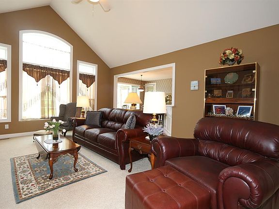 4th image of 8253 Cardnia Ct