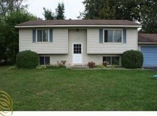 8847 Arlington St, White Lake, MI 48386