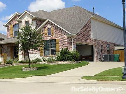 Spacious private drive way.