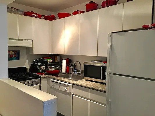 4th image of 222 W 14th St APT 3F