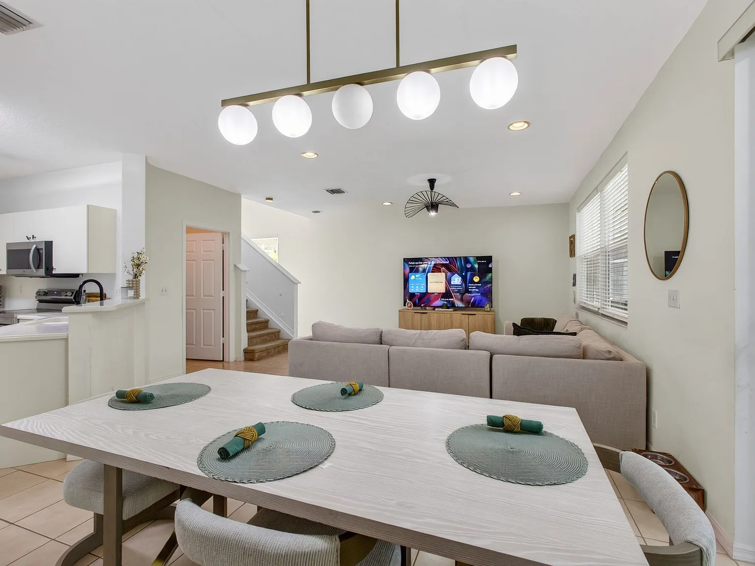 3 bed, 2.5 bath, 2214 sqft, $3,850 — Photo 3
