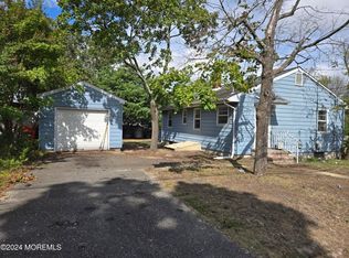 51 Locker St, Bayville, NJ 08721
