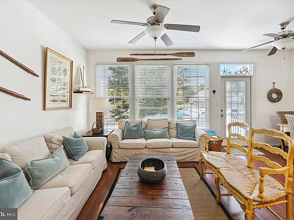4th image of 6 Village Green Dr