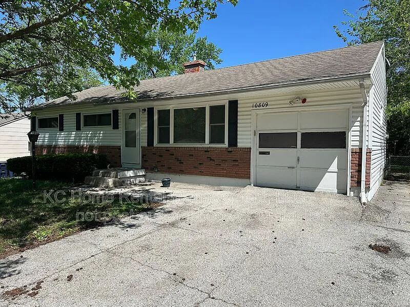 3 bed, 1.0 bath, 960 sqft, $1,350 — Photo 2