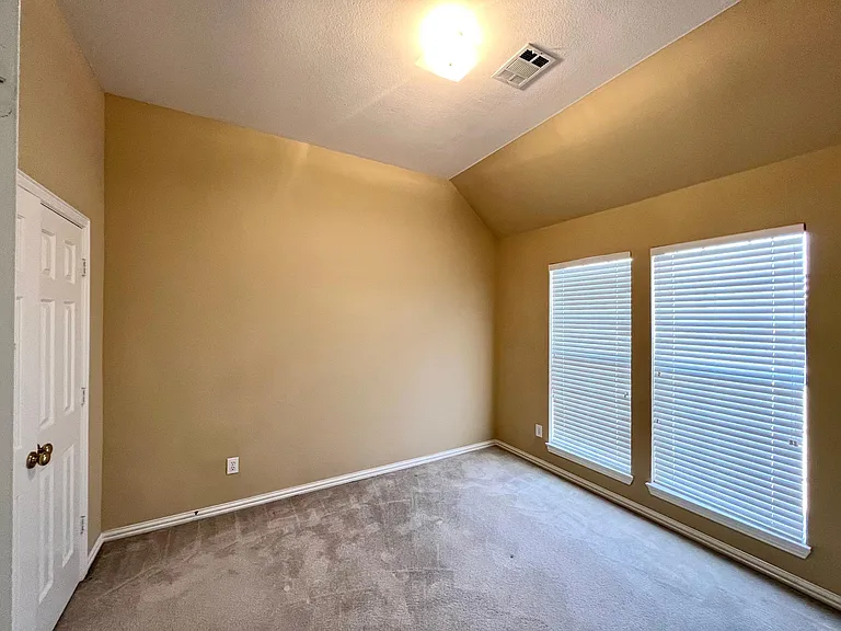 525 Salisbury Dr — Photo 29