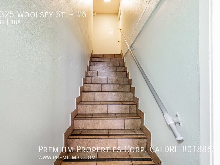 2325 Woolsey St — Photo 4