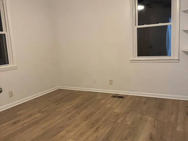 807 Eastview Dr — Photo 9
