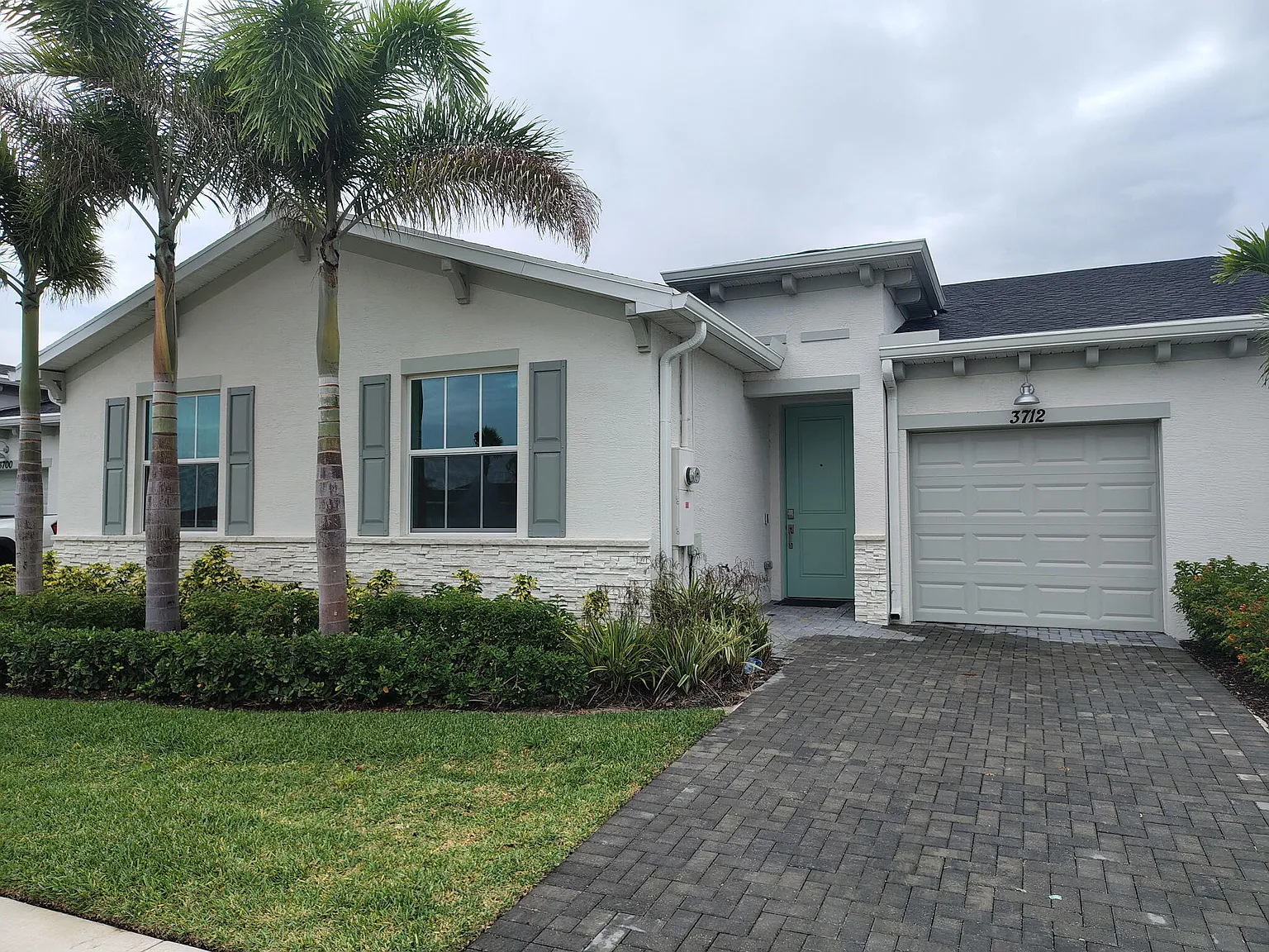 3 bed, 2.0 bath, 1308 sqft, $2,500 — Photo 2
