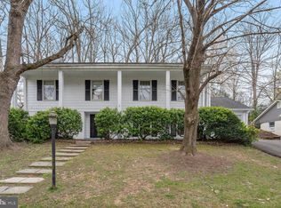 8126 Briar Creek Dr, Annandale, VA 22003