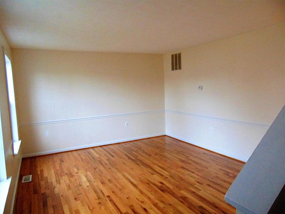 2nd image of 205 Willowbrook Ct #1