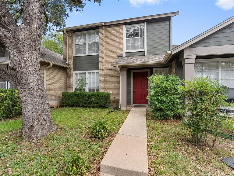 1015 E Yager Ln #79 — Photo 3