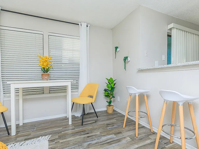 Blakely Apartments — Photo 48