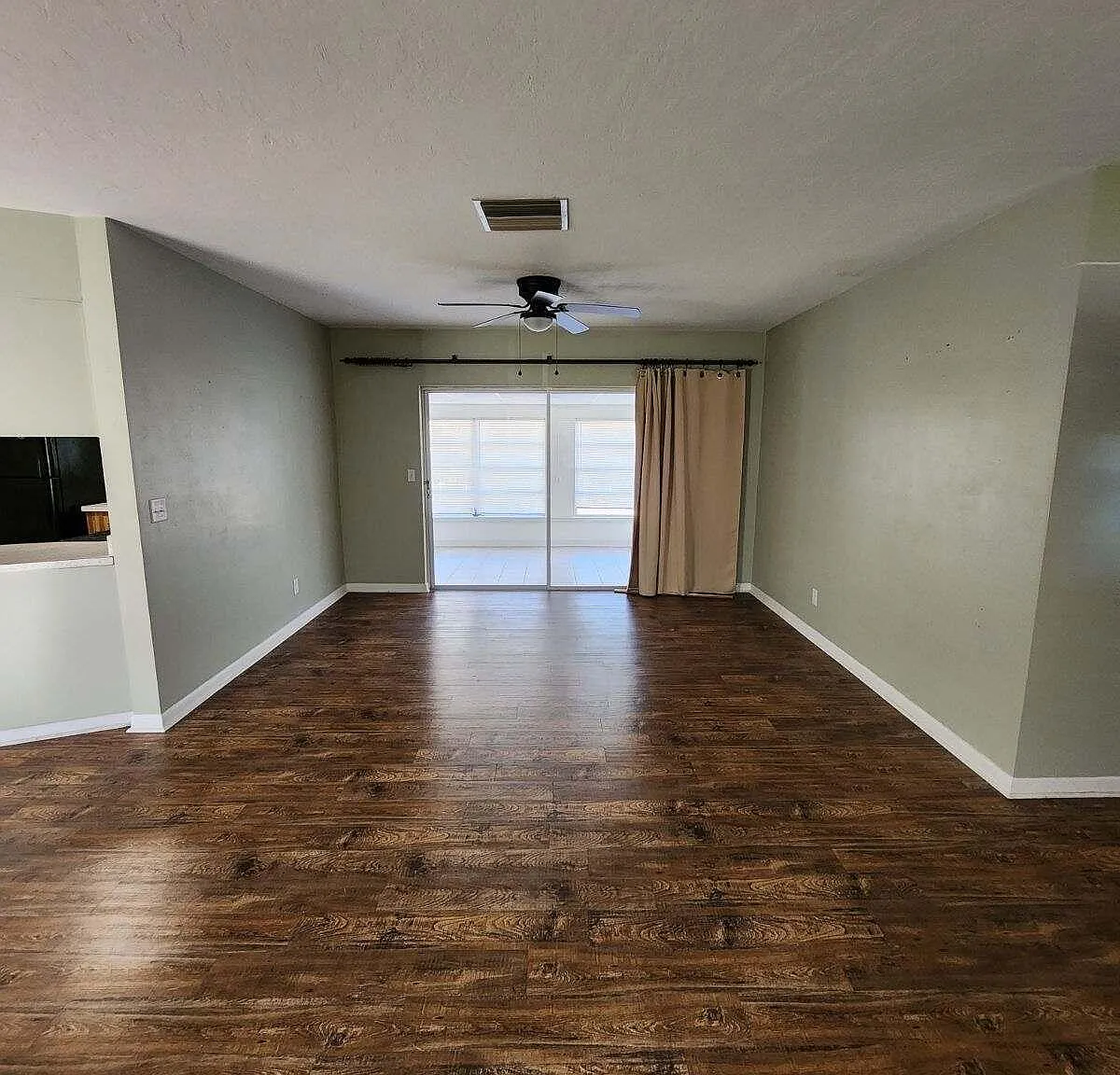 3 bed, 1.5 bath, 1392 sqft, $1,200 — Photo 2
