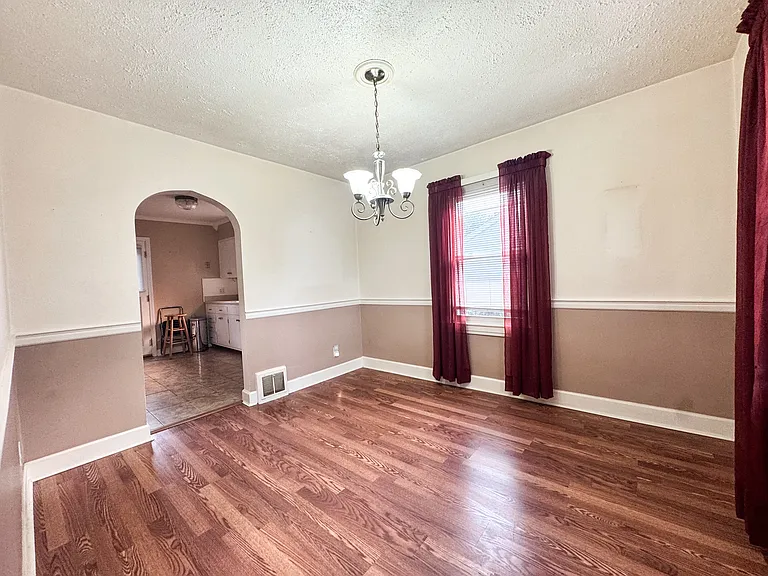 3105 E Cherry St — Photo 2