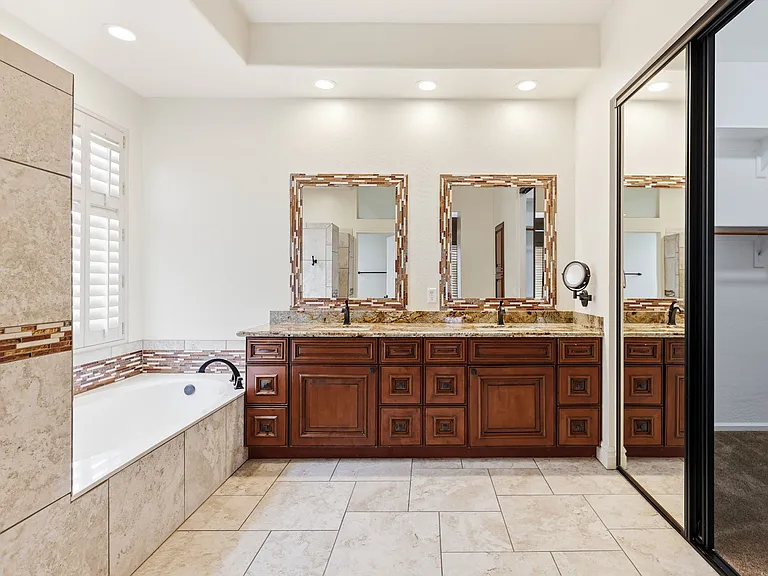 622 E Vinedo Ln — Photo 33