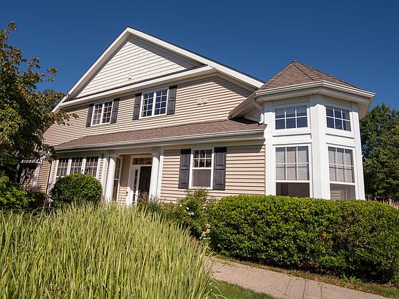 2nd image of 8 Dogwood Ct