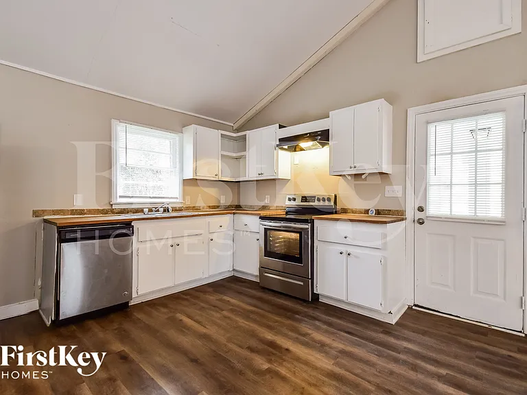 3217 Sandusky Dr — Photo 6