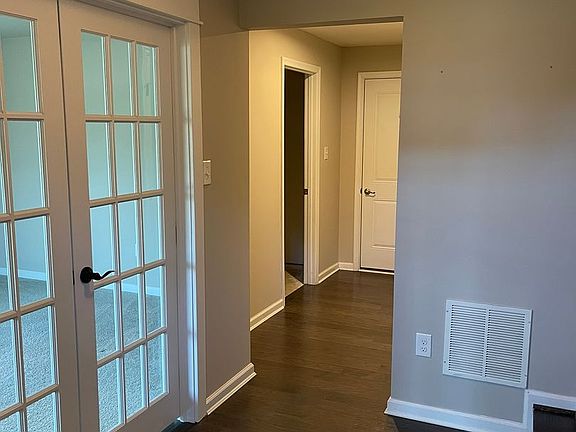 4th image of 331 S Parkway Dr