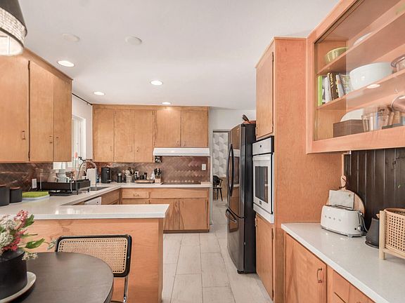5th image of 1024 W Georgia Ave