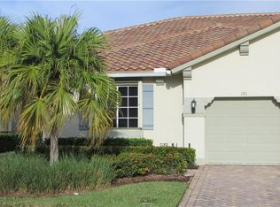 6525 Oxford Cir, Vero Beach, FL 32966