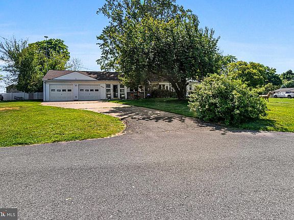 4th image of 8214 Pembrook Ct