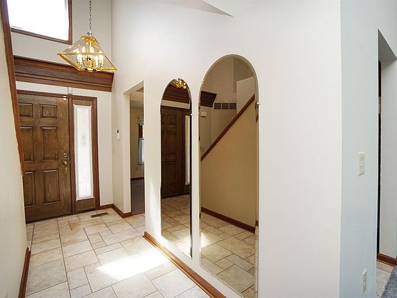 5th image of 334 Weathersfield Dr