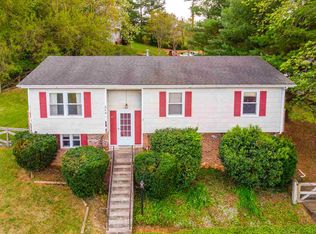 885 Preston Dr, Staunton, VA 24401