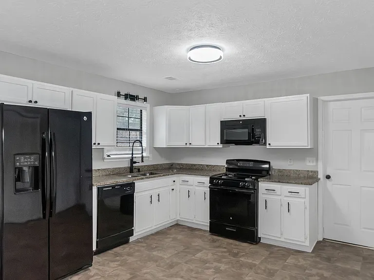 321 Summerwood Ln — Photo 20