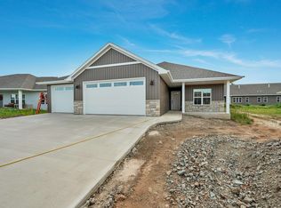 2411 Whispering Wind Ln, Green Bay, WI 54303