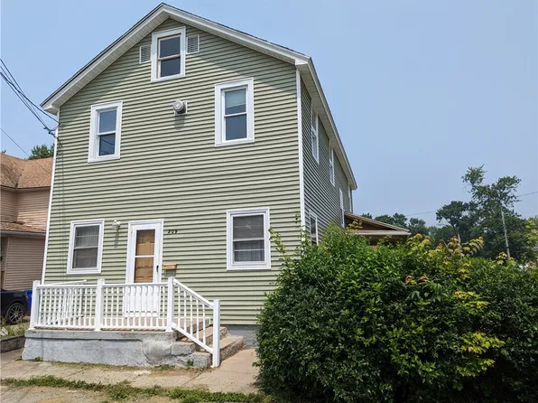 209 E Oak Orchard St, Medina, NY 14103