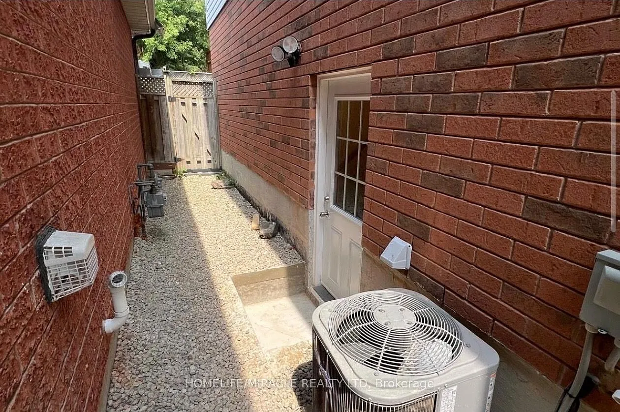 3 bed, $1,799 — Photo 3