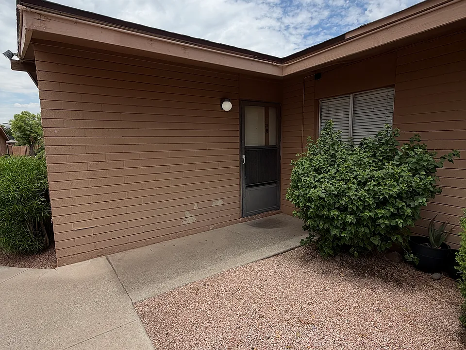 1718 E Campbell Ave #23