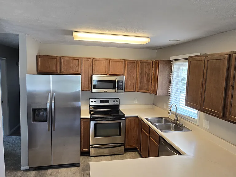 2501 N Main St — Photo 9