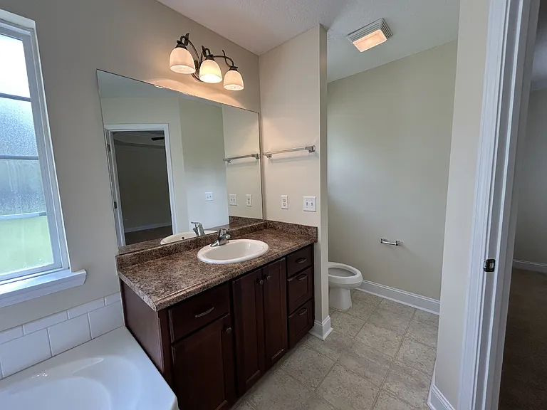 1115 Creekside Cir — Photo 9