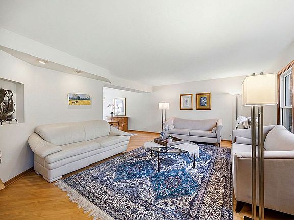 5th image of 330 Sutcliffe Cir