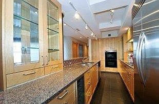 5th image of 2100 N Lincoln Park W