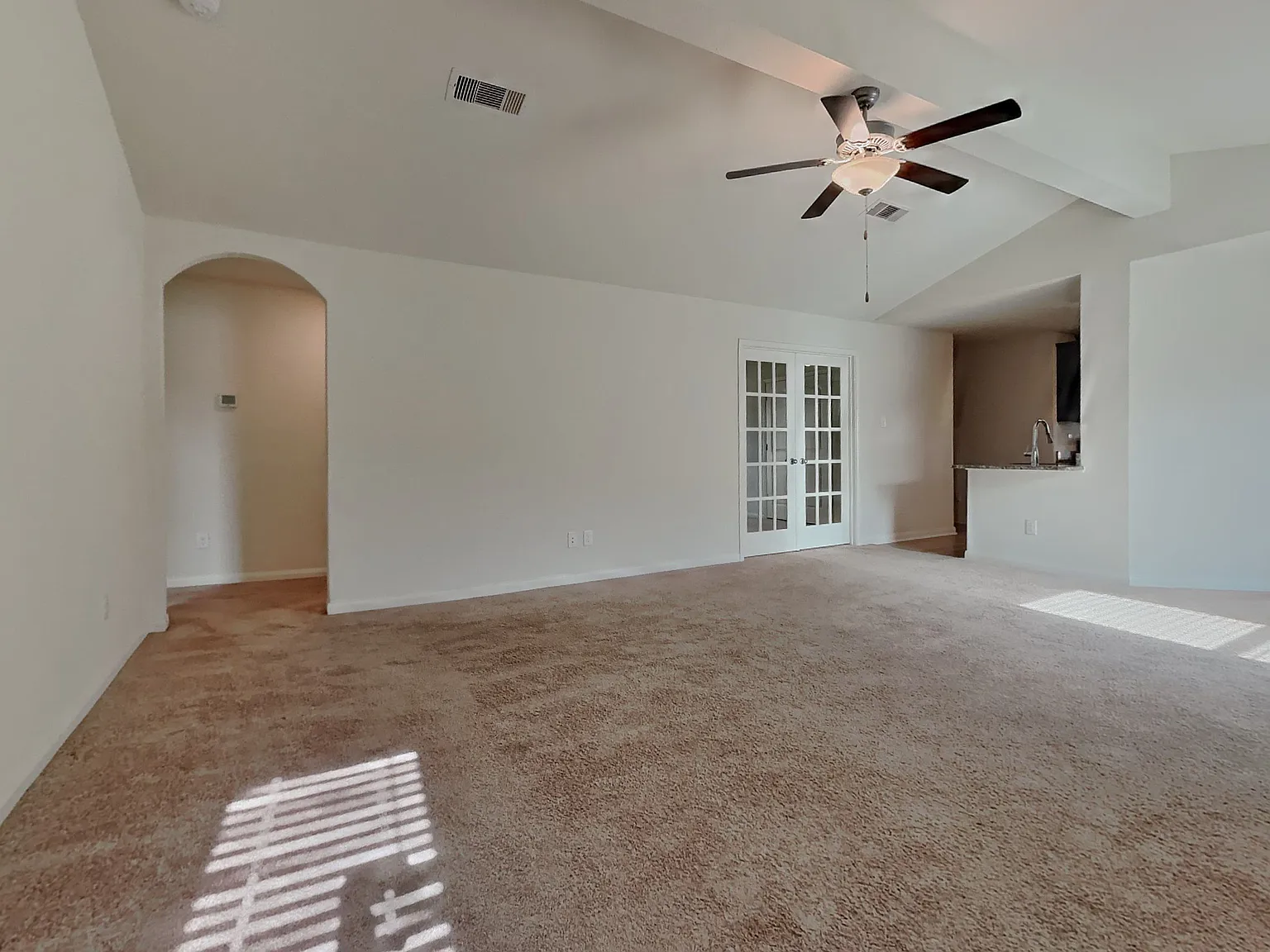 3 bed, 2.0 bath, 1844 sqft, $2,025 — Photo 2