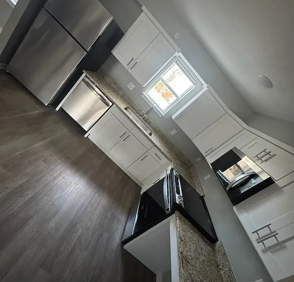 OPEN FLOOR CONCEPT! SPACIOUS LAYOUT!