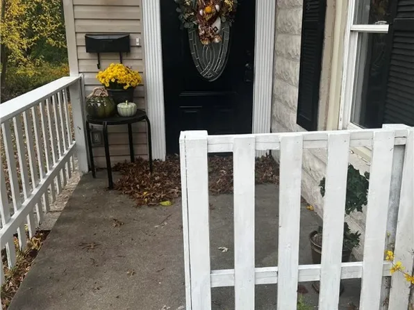 236 2nd St NE, Barberton, OH 44203