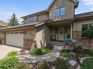 1945 Dordona Dr, Neenah, WI 54956