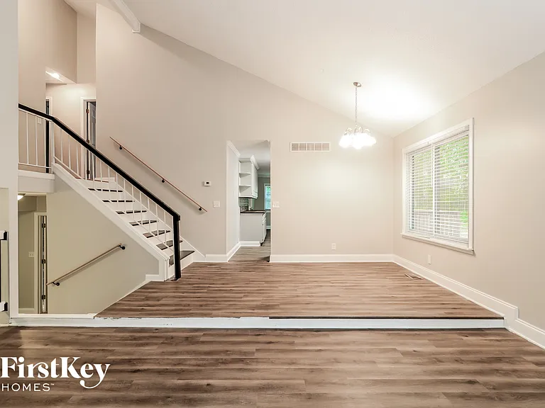 2668 Royal Oak Ct — Photo 3