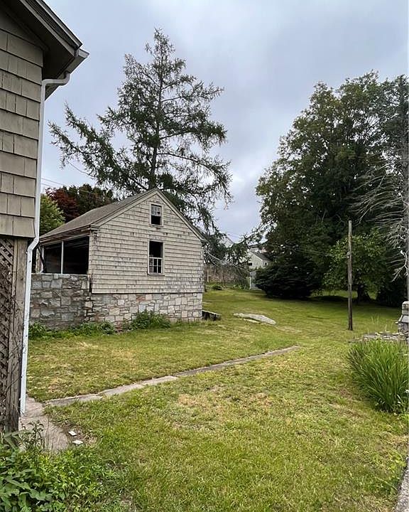 63 School St Westerly, RI Zillow Apartments for Rent in Westerly