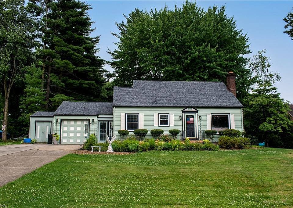 1st image of 2989 Howell Dr