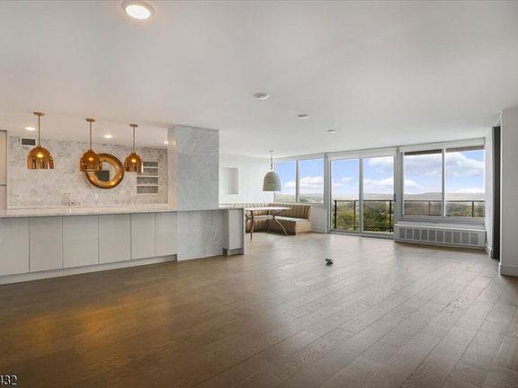 3rd image of 1 Claridge Dr APT 602