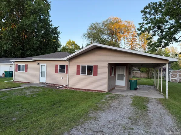 103 Andre St, Bay City, MI 48706