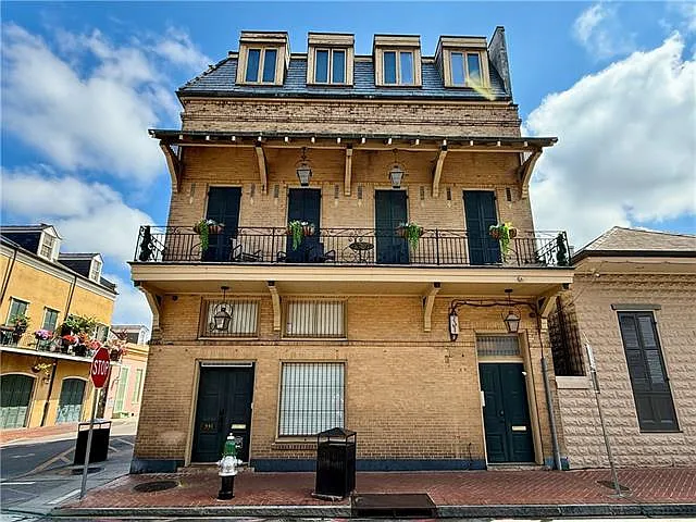2 bed, 2.0 bath, 1172 sqft, $2,300 — Photo 2