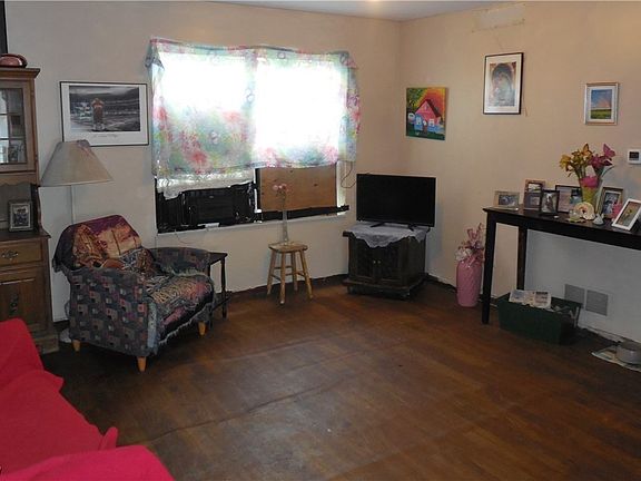 3rd image of 1724 Overland Ave