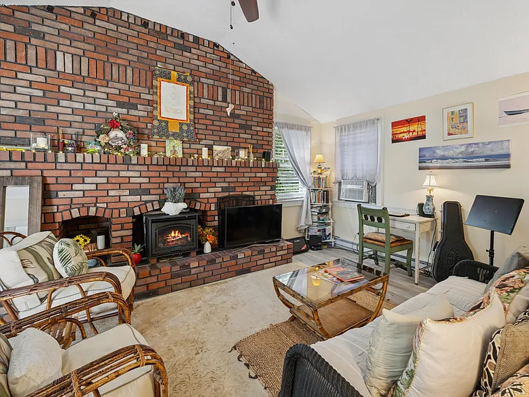 28 Walnut St — Photo 9