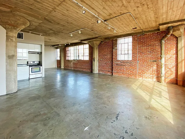 Pioneer Warehouse Lofts — Photo 9