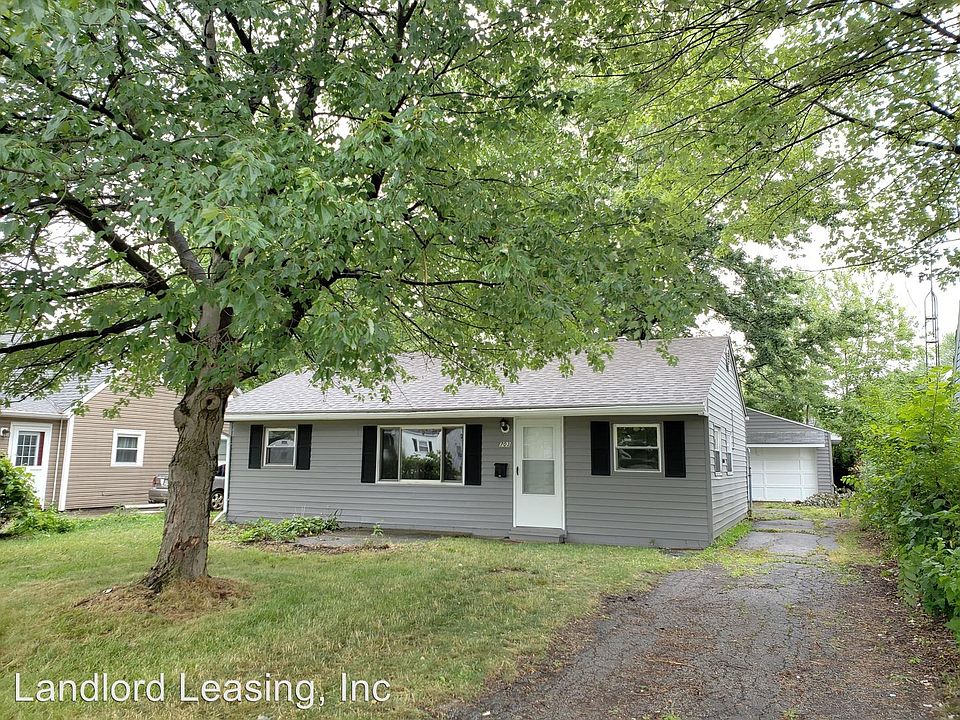1st image of 703 Blossom Dr